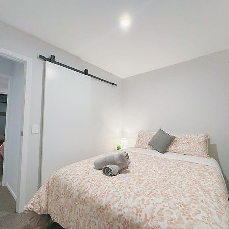 Modern & Stylish 3 Bedroom At Lowerhutt Лоуър Хът Екстериор снимка