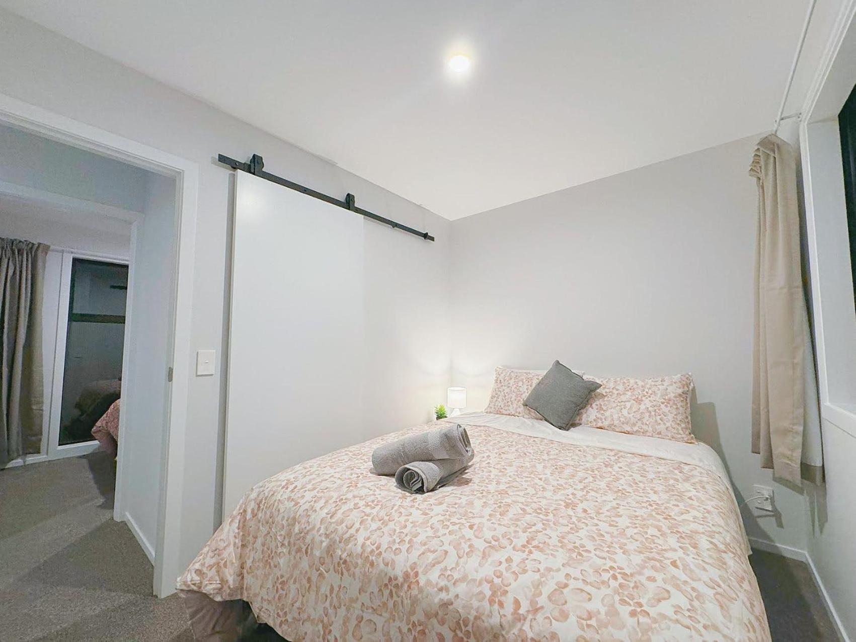 Modern & Stylish 3 Bedroom At Lowerhutt Лоуър Хът Екстериор снимка