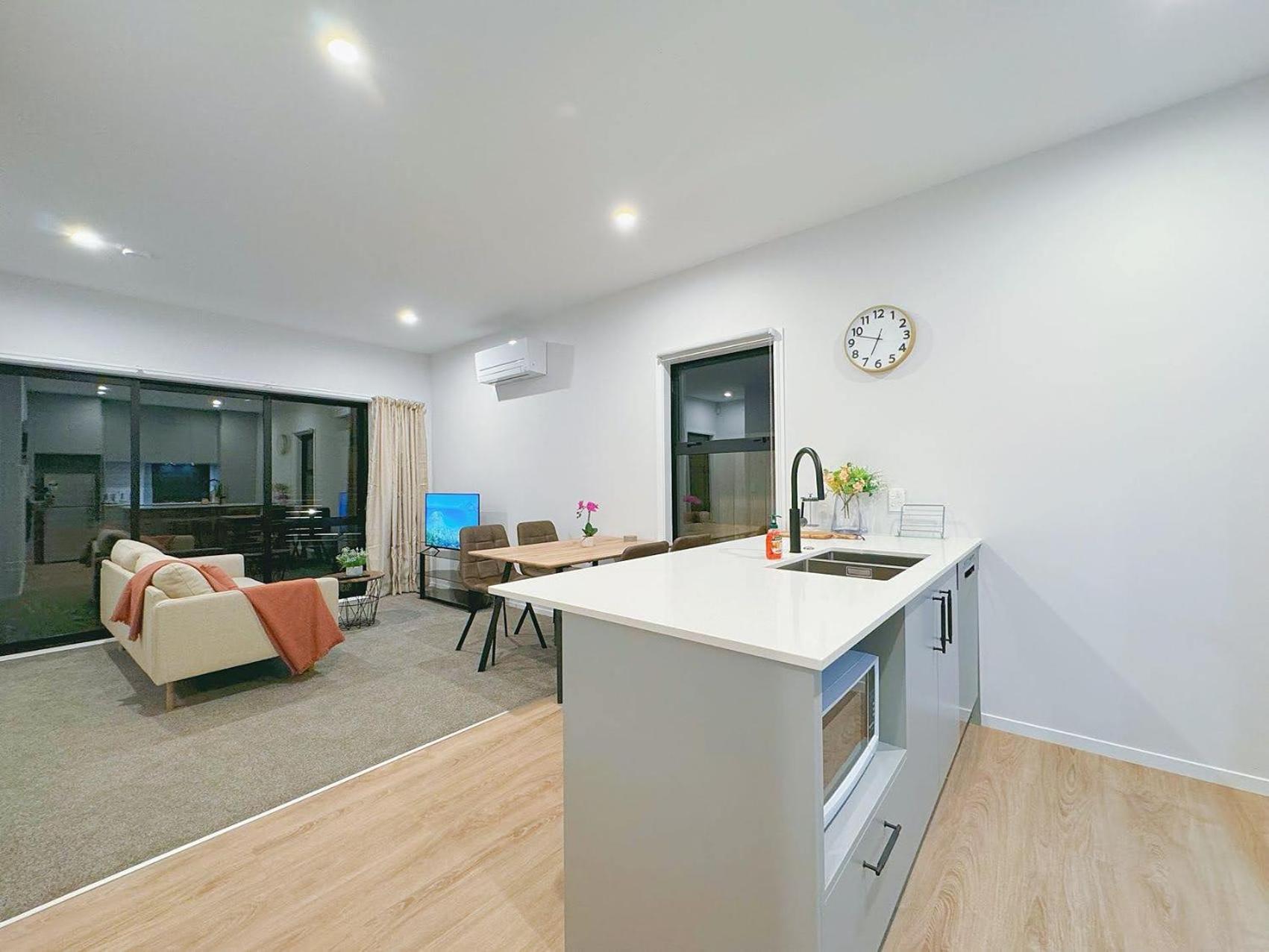 Modern & Stylish 3 Bedroom At Lowerhutt Лоуър Хът Екстериор снимка