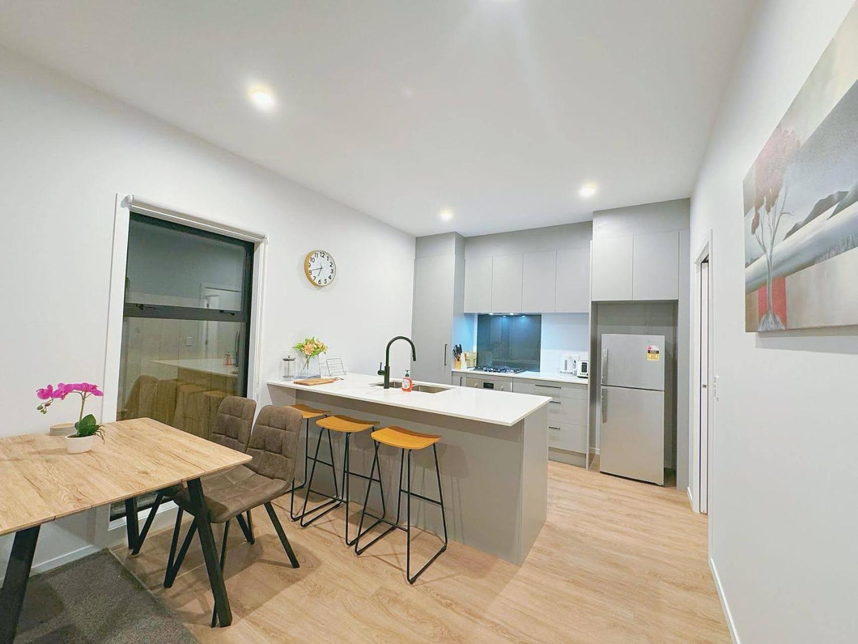 Modern & Stylish 3 Bedroom At Lowerhutt Лоуър Хът Екстериор снимка